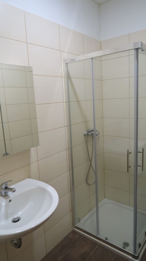 Shower room in the three-bedroom apartment